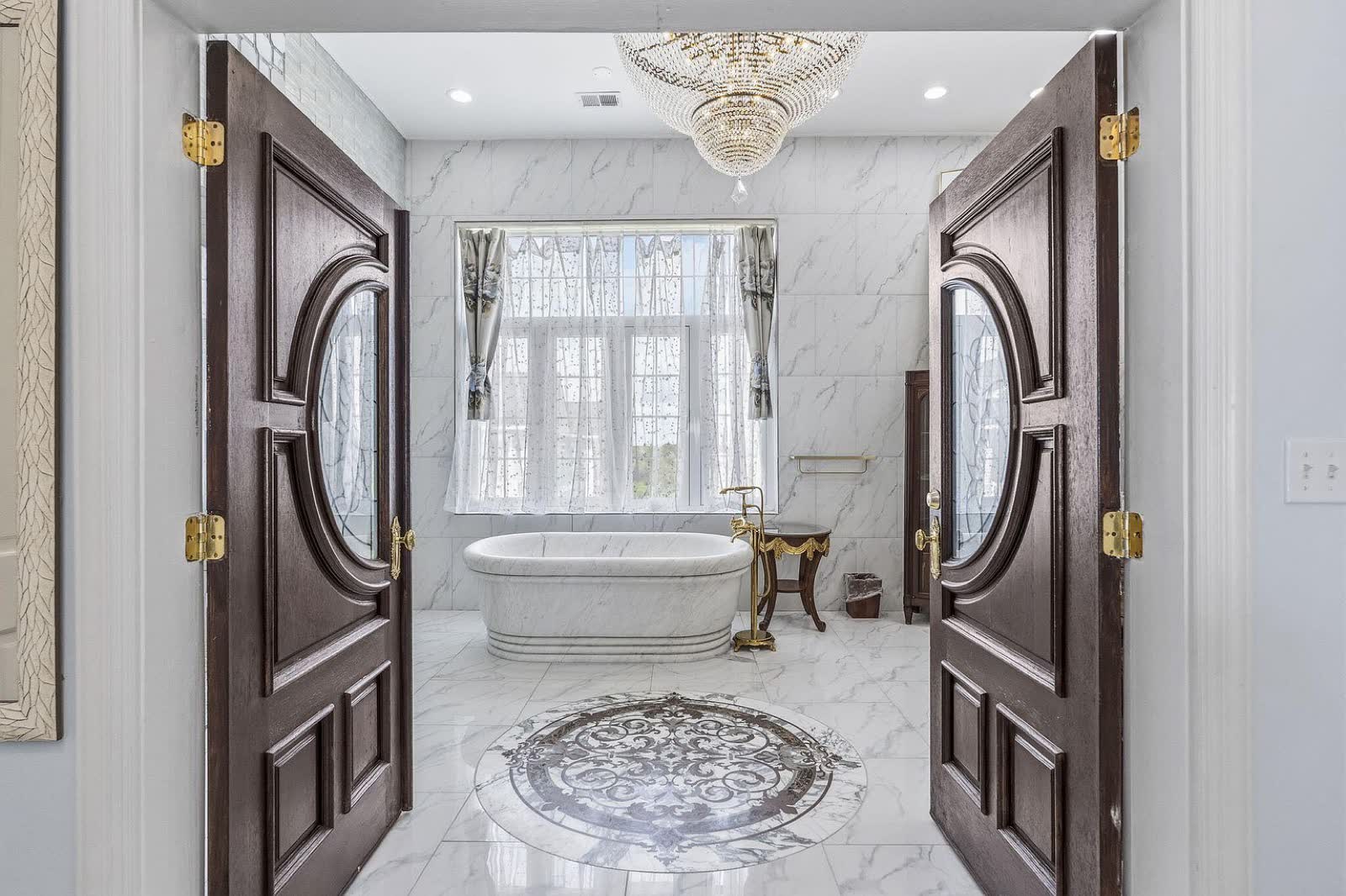 Primary bath with freestanding tub
