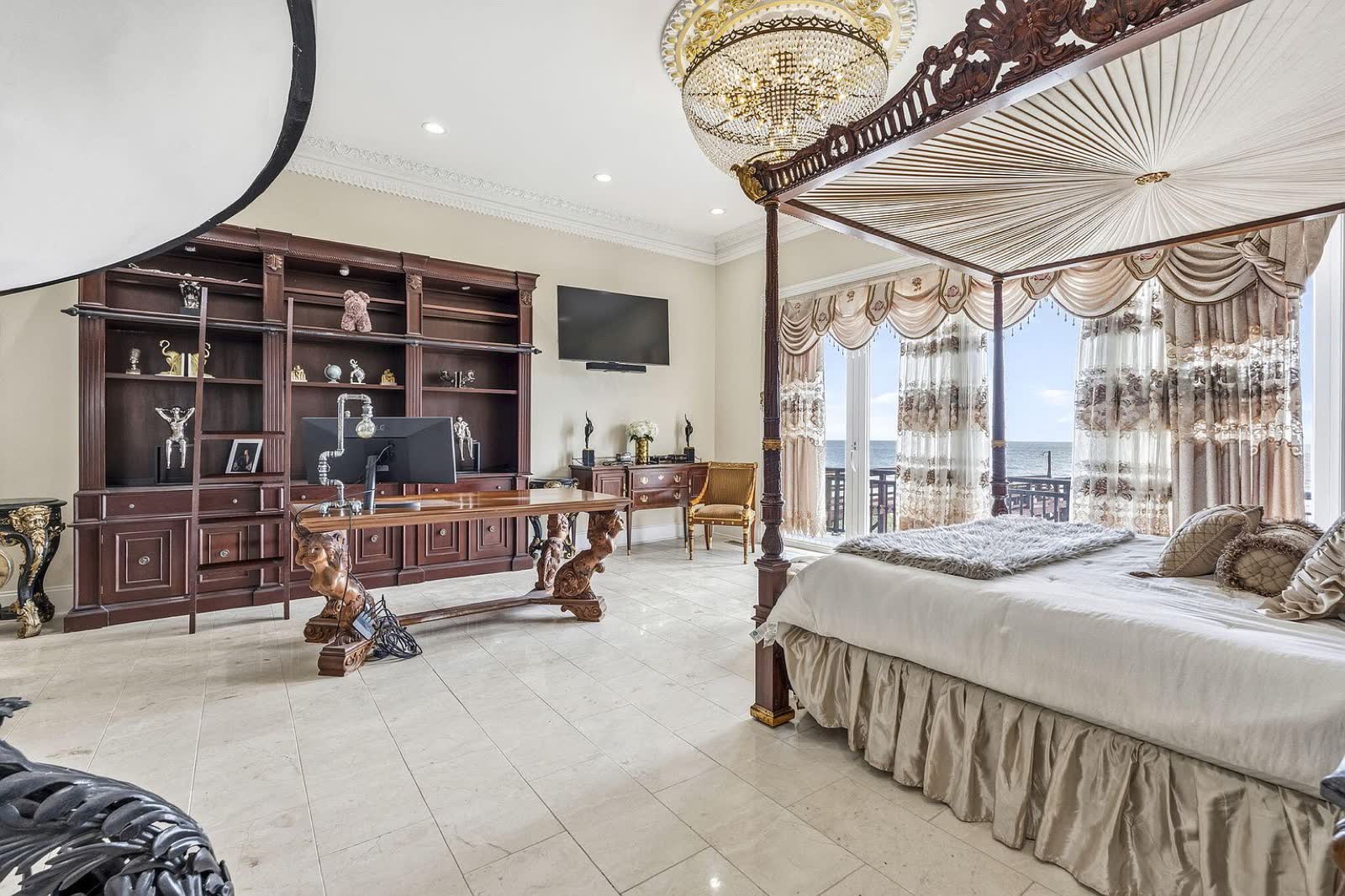 Primary suite